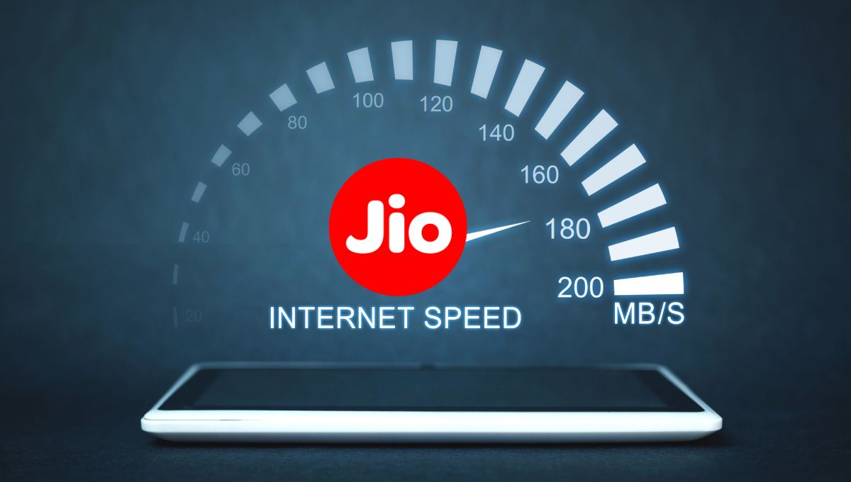 Computer graphic of increasing Jio speed on phone with speedometer